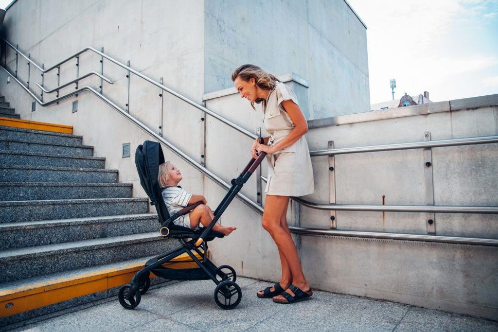 Silla de paseo MoMi Adelle 360º