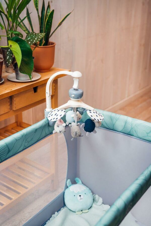 Carrusel para silla de auto, carrito, cuna y hamaca MoMi Kiki